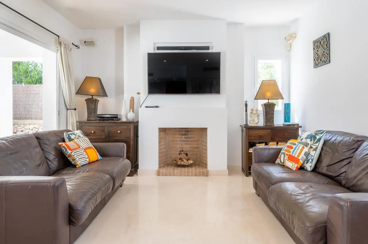 Villa Paraiso Cala Dor 桑坦伊
