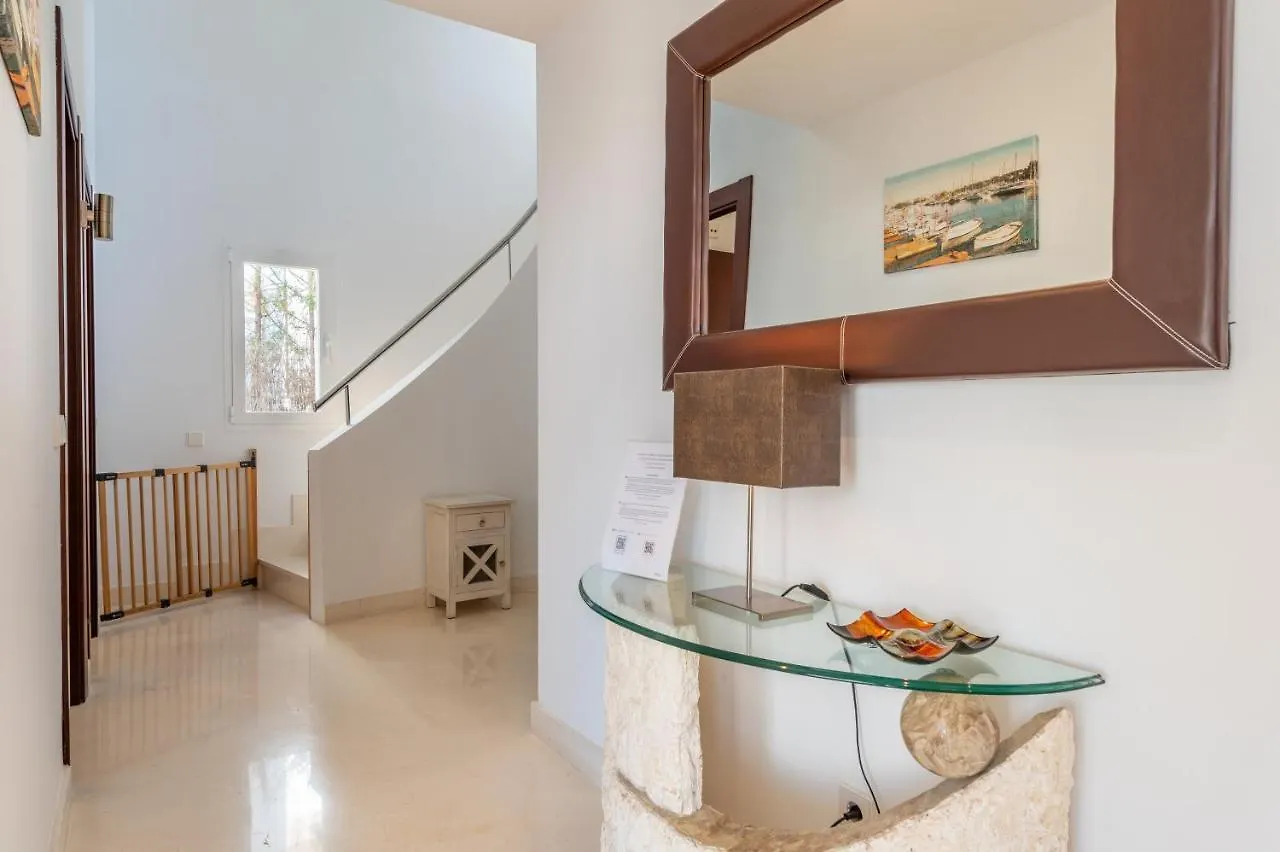 Villa Paraiso Cala Dor 桑坦伊